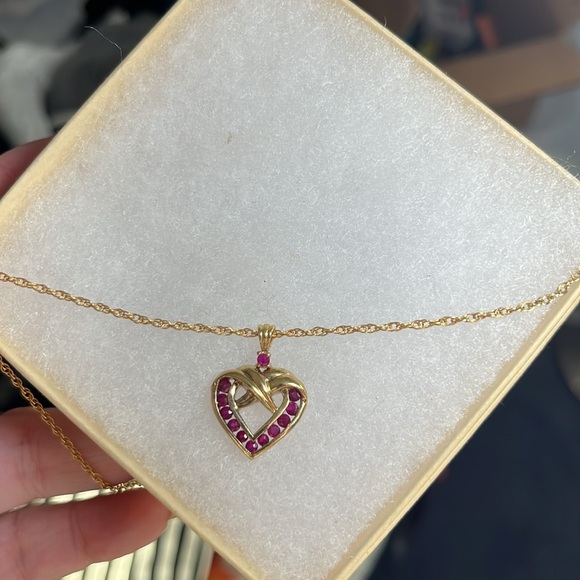 18k yellow gold plated heart necklace. - Picture 2 of 5